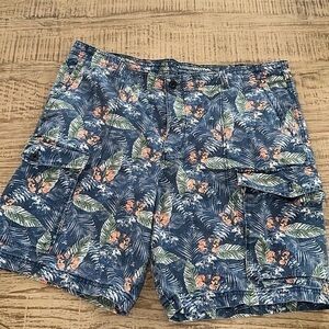 Men’s Izod Saltwater floral print cargo shorts waist 40